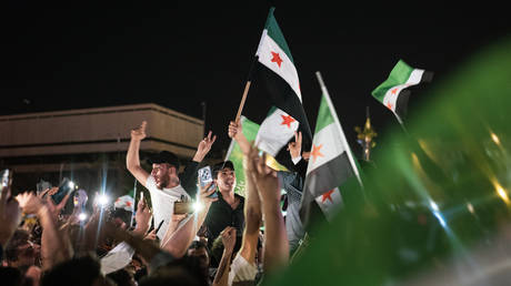 Trump vows to lift sanctions on Syria