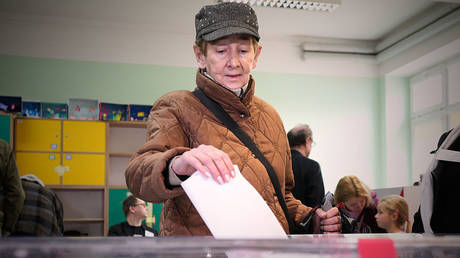 Poland heads to runoff in tight presidential race