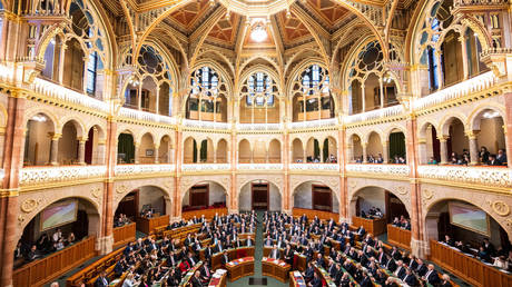 EU state votes to quit ICC