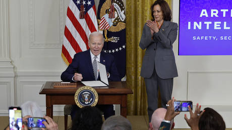 Trump accuses Biden’s advisors of treason