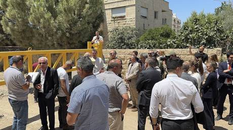 Israeli troops fire ‘warning shots’ at foreign diplomats (VIDEOS)