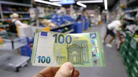 French justice minister calls for abolishing cash