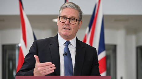 UK returns Indian Ocean territory to former colony