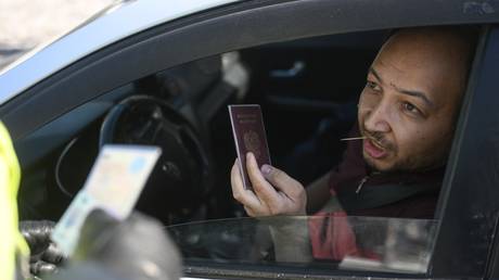 Major Russian сity to ban migrants from driving cabs