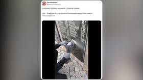 Ukrainians deface war memorial after failed campaign to remove it (VIDEOS)