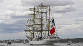 Mexican Navy ship crashes into Brooklyn Bridge (VIDEOS)