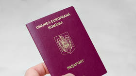 Romanians destroy passports after pro-EU candidate’s election win (VIDEOS)