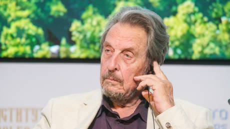 Musk’s father comments on son’s spat with Trump (VIDEO)