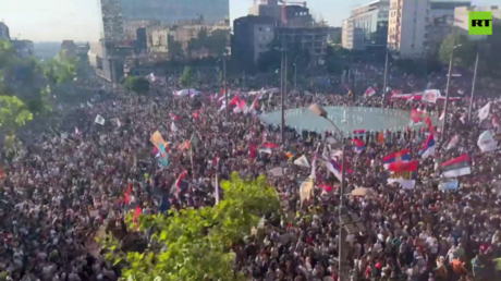 Mass anti-govt protests hit Serbian capital (VIDEO)