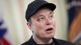 Musk explains his black eye