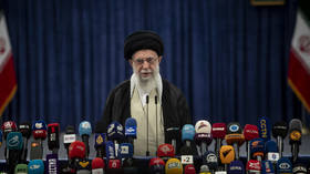 El líder supremo de Irán le devuelve a Trump