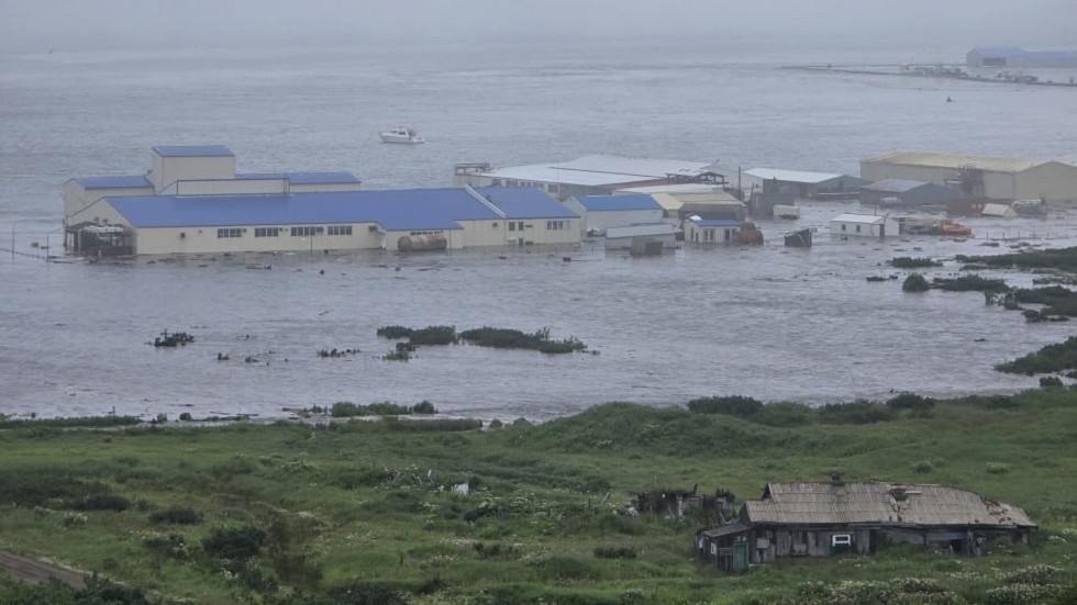 Massive Quake Sparks Pacific Tsunami Alerts, Injuries