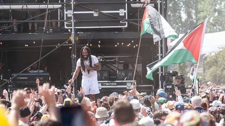 US cancels visas of anti-Israeli army British rap duo