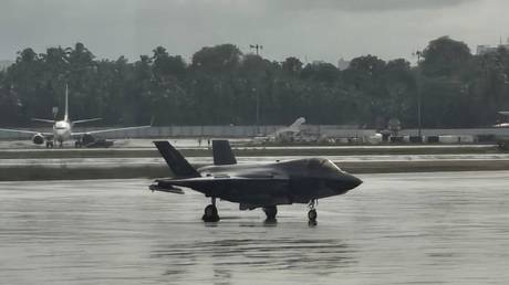 Brits fail to fix stranded F-35 stealth fighter in India – media