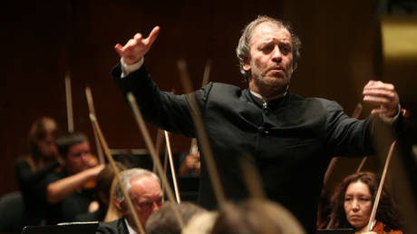 Italian governor defies EU calls to cancel Russian concert