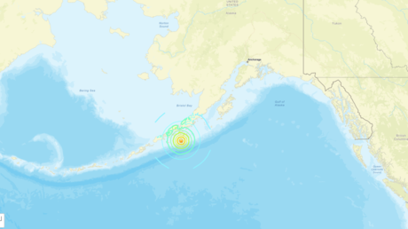 Major earthquake triggers tsunami warning in Alaska (VIDEOS)
