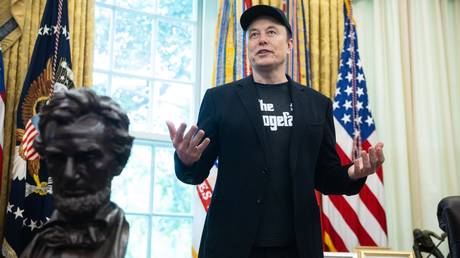Musk announces plans to create kid-friendly AI app