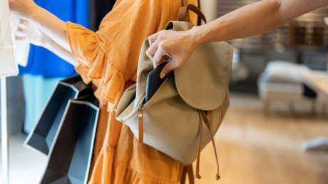 Britain leads Europe in mobile phone pickpocketing – data