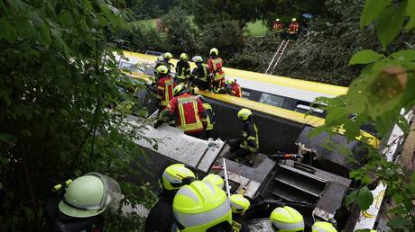 Several dead after train wreck in Germany (VIDEO)