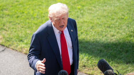 Trump sets new Ukraine peace deadline