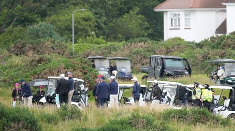 Trump followed by ‘armored’ golf cart (PHOTOS)