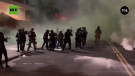 Police clash with Antifa protesters in US near migrant detention center (VIDEOS)