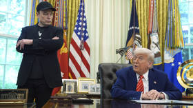Trump, Musk'a 'tren enkazı' diyor