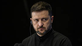 Zelensky becoming more authoritarian – FT