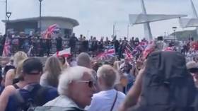 Dozens gather on UK coast to protest migration (VIDEOS)