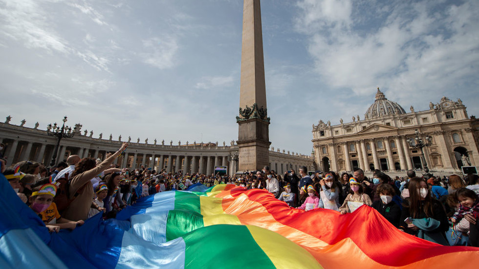 Vatican to host LGBTQ group — RT World News Vatican to host LGBTQ group — RT World News