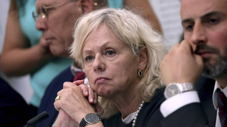 Israeli government tries to fire head of Netanyahu corruption probe