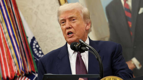 Trump threatens China with new tariffs
