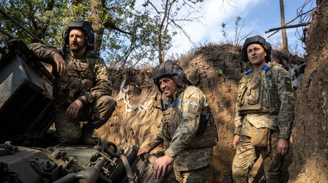 Ukrainian military plagued by rigid Soviet-style leadership – WSJ