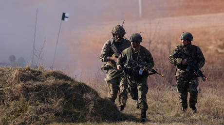 UK scales back plans for sending troops to Ukraine – Times