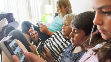 Meta faces probe over AI flirting with kids