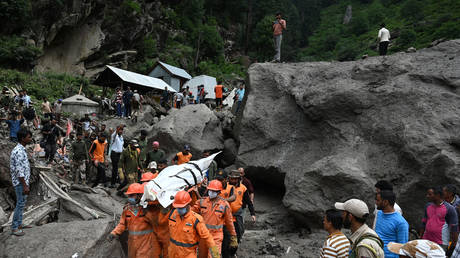Hundreds killed in India and Pakistan after flash floods