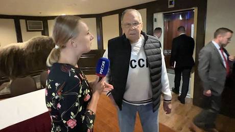 Lavrov prompts new USSR sweatshirt craze