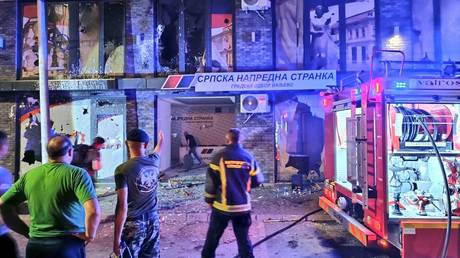 Protesters attack government offices in Serbia (VIDEOS)