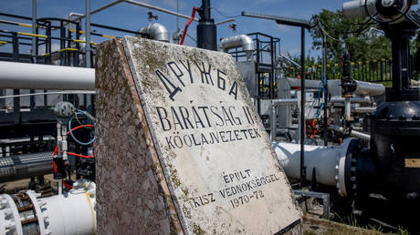 Ukraine strikes key oil pipeline to EU – Hungary