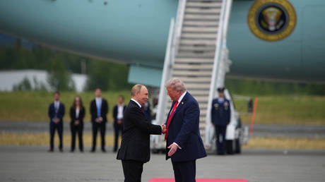 Trump puts European leaders on hold to talk with Putin – media