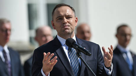 Polish president vetoes bill extending aid for Ukrainians