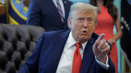 Trump threatens sanctions and tariffs on Ukraine