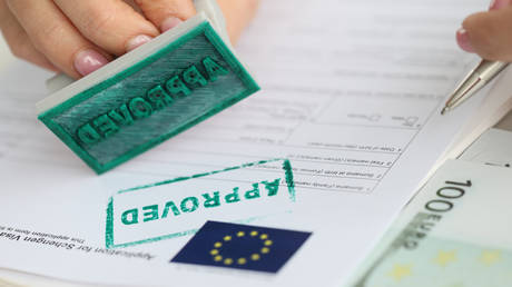 EU state resumes accepting tourist visa applications from Russians