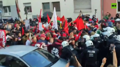 German police disperse protest against militarization (VIDEOS)