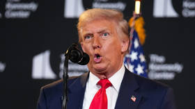 Trumps sit 'zaudētājus', mēģinot izjaukt Putina sarunas