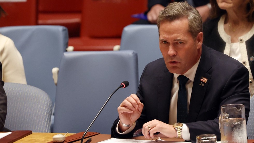 US pledges to defend ‘every inch’ of NATO — RT World News