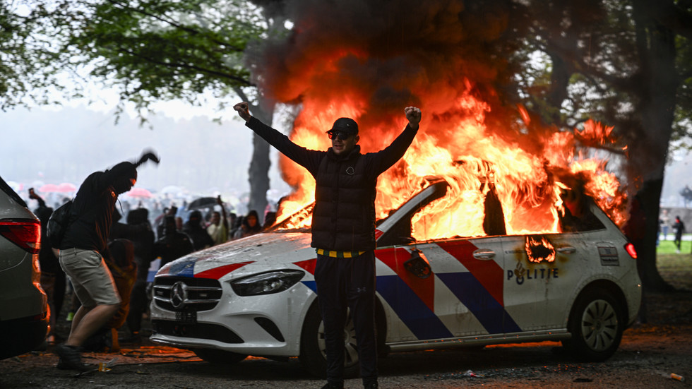 Violence erupts at Dutch anti-immigration rally (VIDEO)