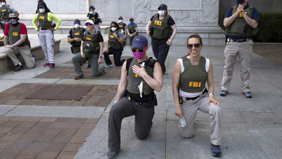 FBI fires agents who kneeled for Black Lives Matter – media — RT World News