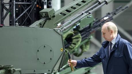 Putin reveals improvement in Russian military output
