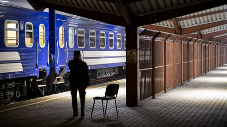 Poland finds draft dodgers hiding aboard train from Ukraine